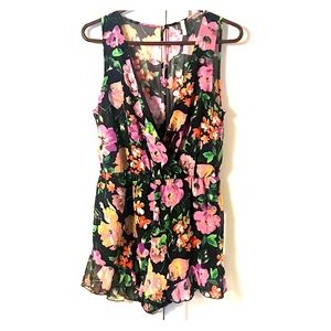 Boutique floral print romper! Size M